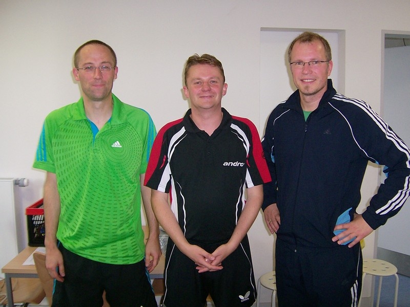 Vereinsmeister 2012: Björn Dally (Mitte), eingerahmt von Ulf Hoffmann (l.) und Ingo Hauswirth (r.)  